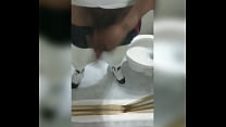 Патлатый японец лижет мокрую вагину азиатки у нее особняка